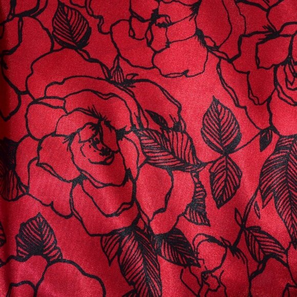 Red Robe With Black Roses - Size Large - Knee Length - Picture 4 of 5